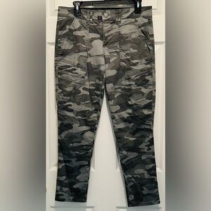 Democracy "Ab" Technology Crop Ankle Skimmer Green Camouflage Utility Pants SZ 8